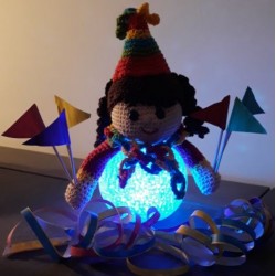 haakpatroon sneeuwpop en led bol gekleurd