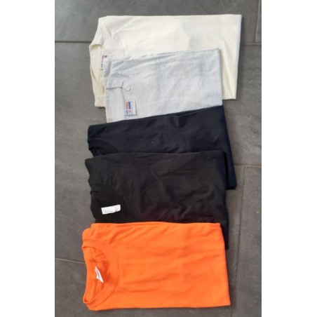 Set 4. 5 t shirts maat M unisex
