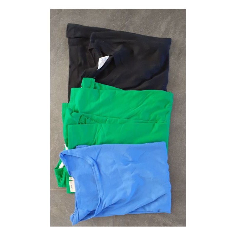 Set 15. 4 t shirts maat M dames