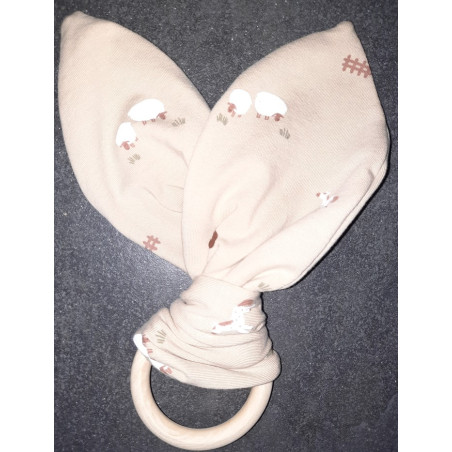 Bijtring met oortjes (konijnenoor)  boerderij beige met naam